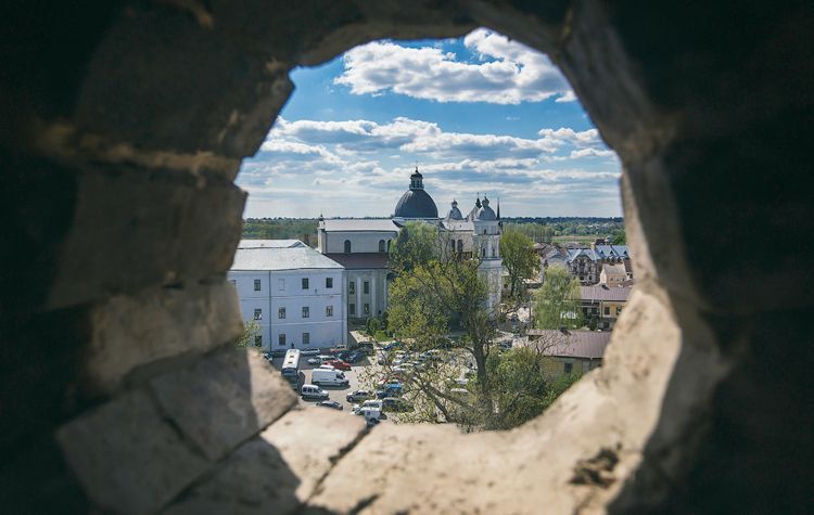 Тунель кохання + замки Волині